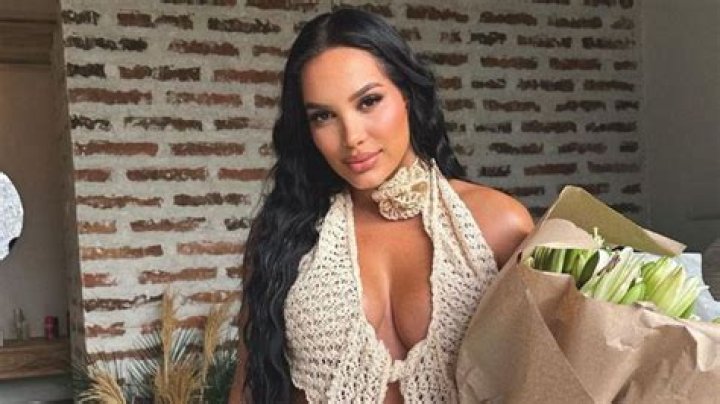 Andrea Valdiri Net Worth