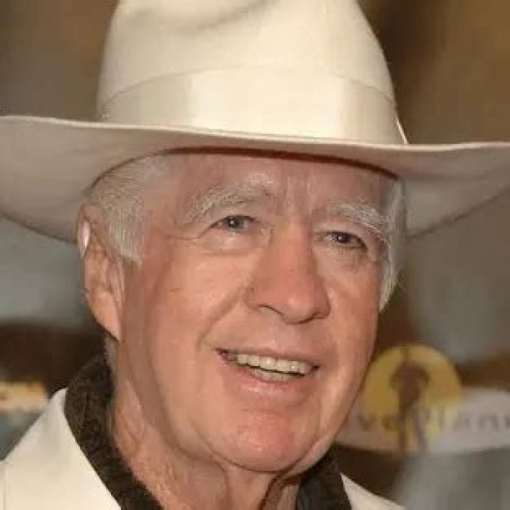 Clu Gulager Net Worth