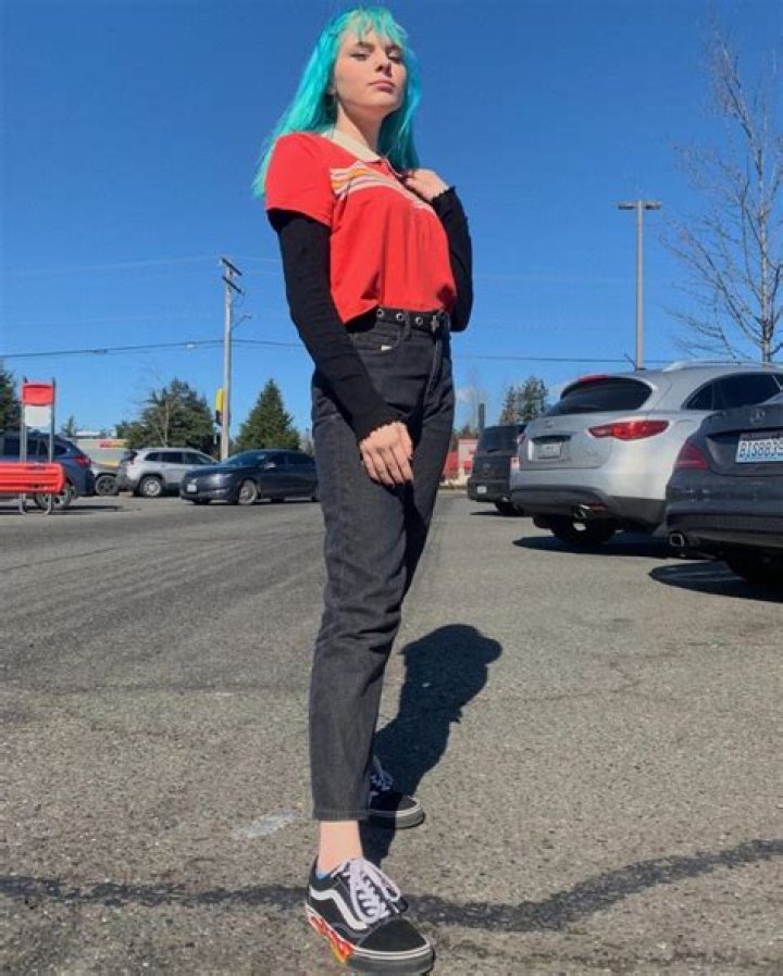 Daryna Popach Net Worth