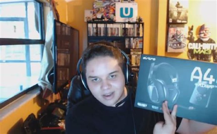 Fusionzgamer Bio, Wiki, Age, Girlfriend, Youtooz, Hacked, and Net Worth