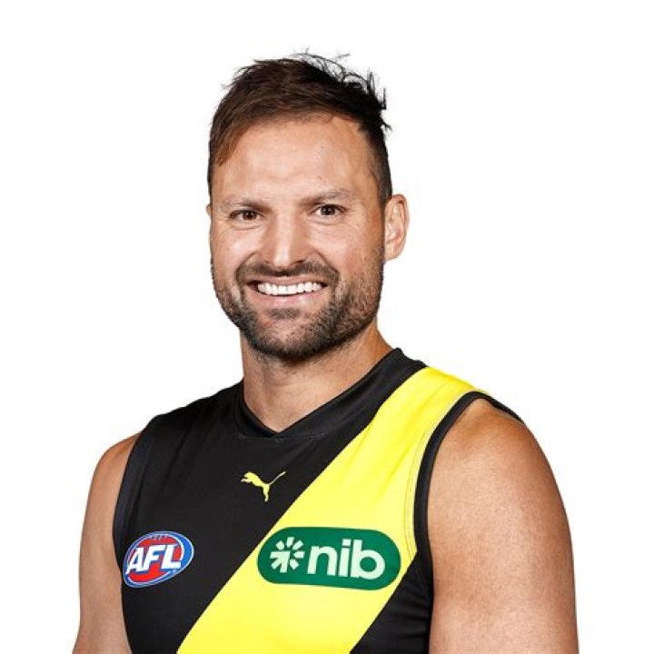 Halima Aden Net Worth – How Much is Aden Worth?