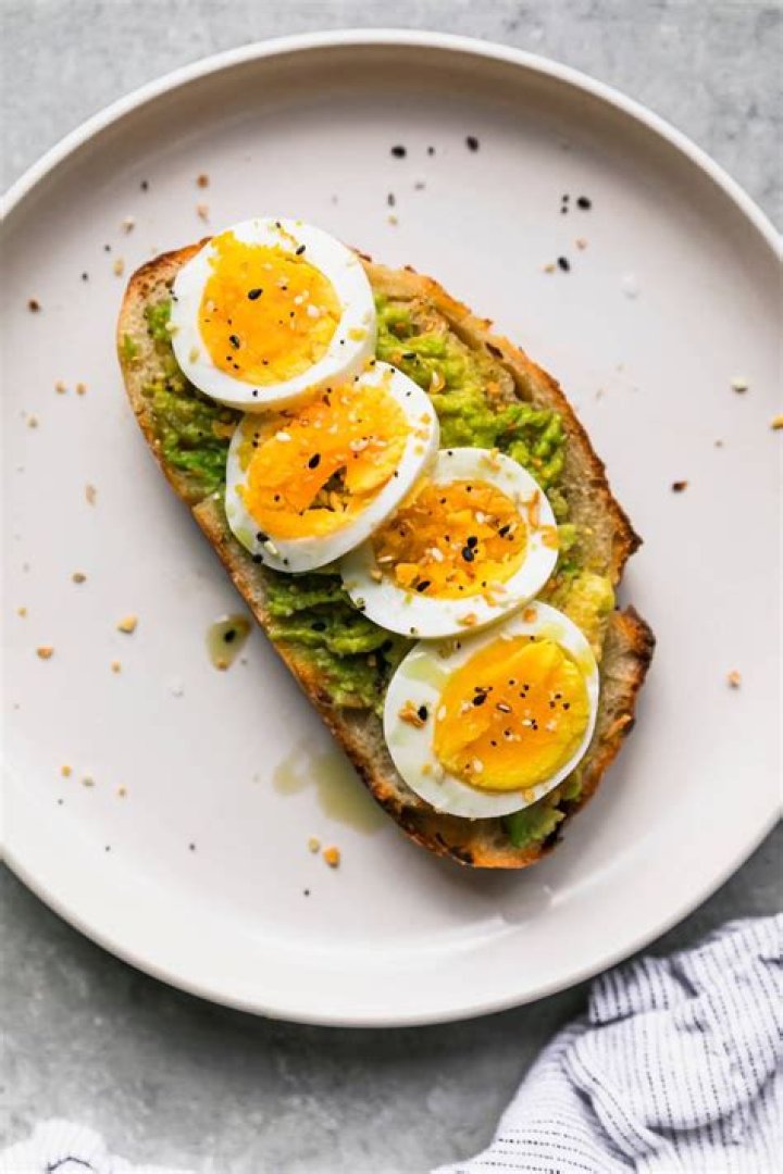 “Just Straight Rubber” — Restaurant Serves Man Avocado Toast So Hard He Couldn't Break It