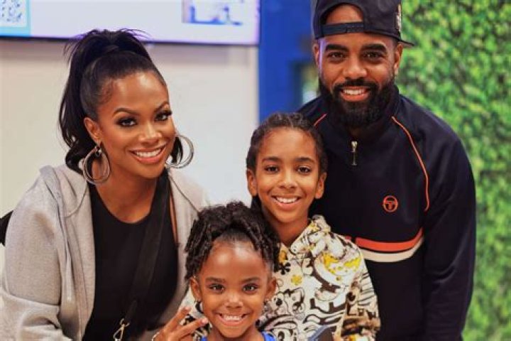 
Kandi Burruss’ Net Worth – Gifted $100k Porsche to Daughter Riley | Earnings From RHOA
