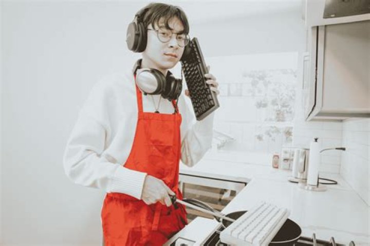 Karina Fontes estimated Net Worth, Age, Affairs, Height, Dating, Relationship Stats, Salary as well as short Biography with top 10 popular facts!