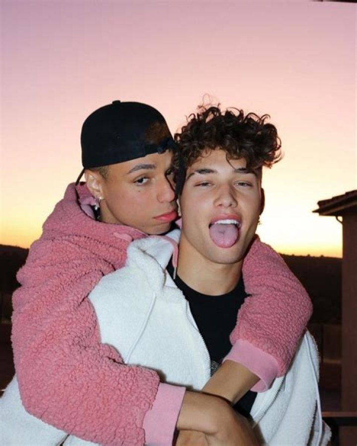 Larray Age, Career, Weight, Sexuality, Boyfriend, Net Worth, Wiki