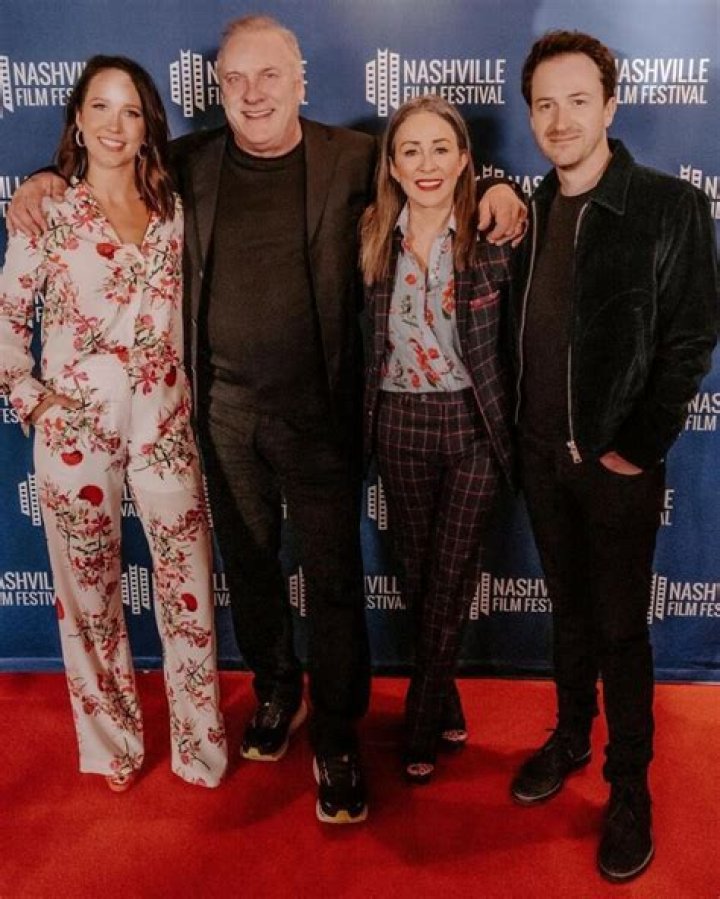 Leslie Hawkins – Singer | Wiki, Age, Height, Net Worth, Relationship, Ethnicity, Career