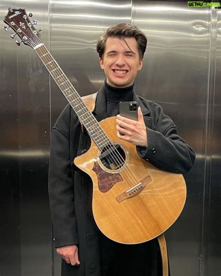 Marcin Patrzalek Age (AGT) Parents, College, Wikipedia, Guitar, Tour, Wiki, Height, Nationality