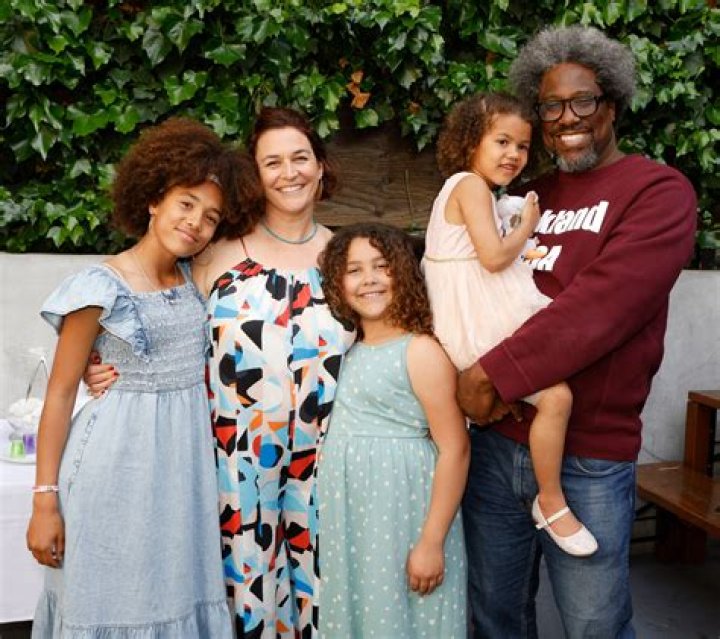 Maya Rudolph Grew up Feeling Orphaned as a Mixed-Race Child in a White Neighborhood