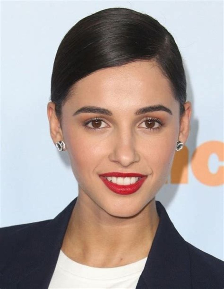 Naomi Scott – Biography, Facts & Life Story