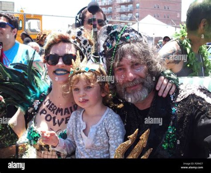 Neil Gaiman Children: Meet Anthony Gaiman, Holly Gaiman, Maddy Gaiman, and Michael Gaiman