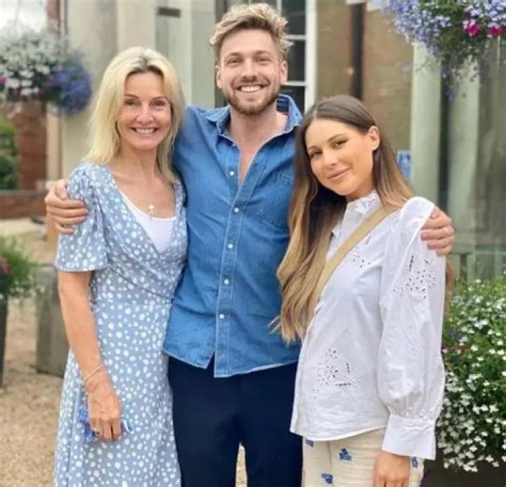 Sam And Louise Thompson Dad Hospital: What Happened To Andrew Thompson?