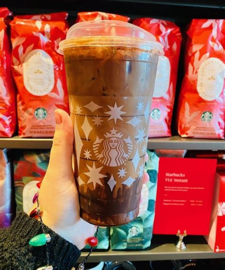 "Should I Say Something?" — Woman Reveals Starbucks Didn't Fill Her Drink to the Top